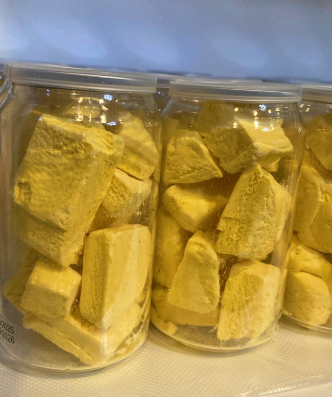 Freeze dried ice cream ananas