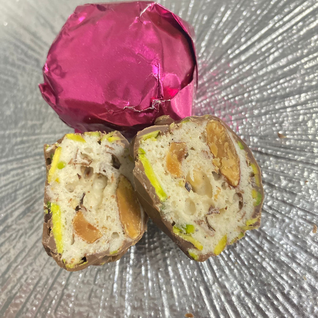 Men en Salwa met chocolate