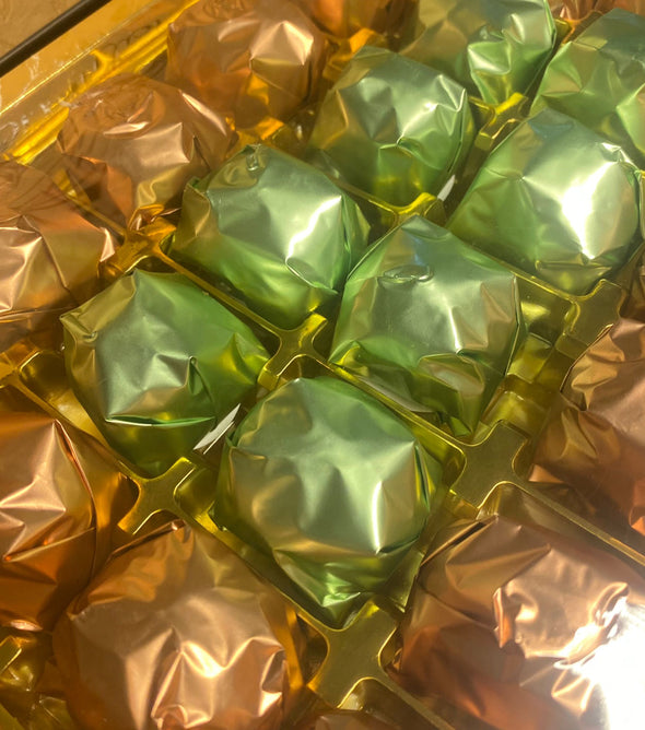 Chocolate gevuld met pistachio pasta en hazelnoot pasta (Cadeau doos) 700 gram