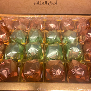 Chocolate gevuld met pistachio pasta en hazelnoot pasta (Cadeau doos) 700 gram