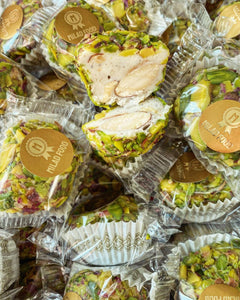 Man en Salwa ball met Pistachio
