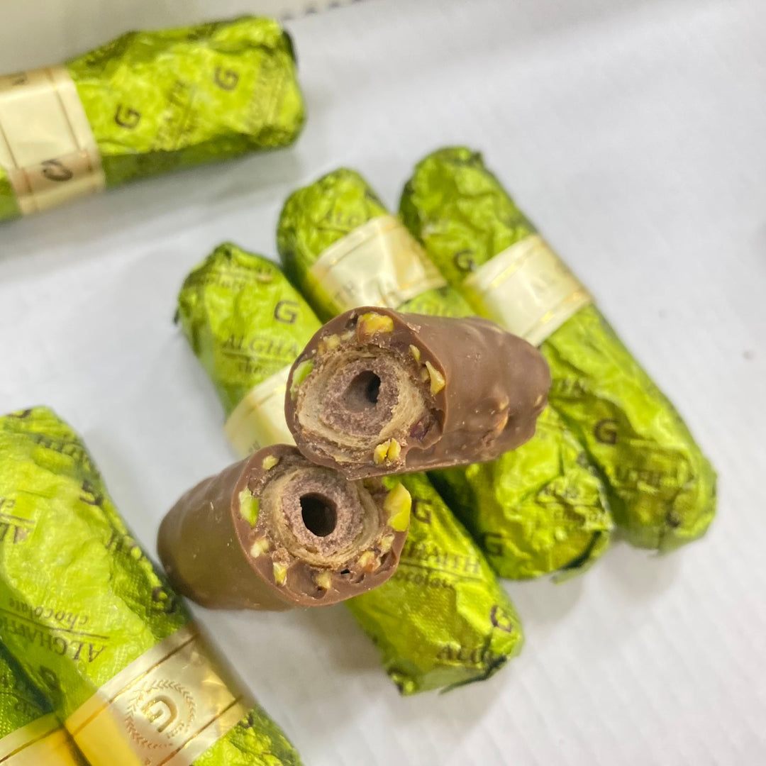 Chocolate gevuld met koekjes, cacao crème en pistachio