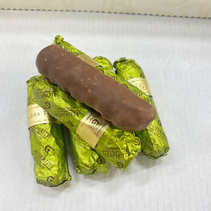 Chocolate gevuld met koekjes, cacao crème en pistachio