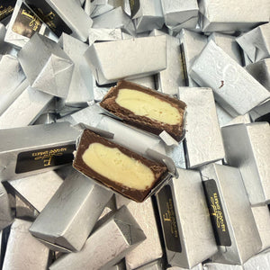 Chocolade gevuld met witte creme extra (Elegant)